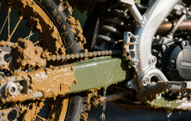 motorcycle_chain_mud